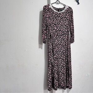 Breli Original vintage dress floral with lace trim around neck : Box z: